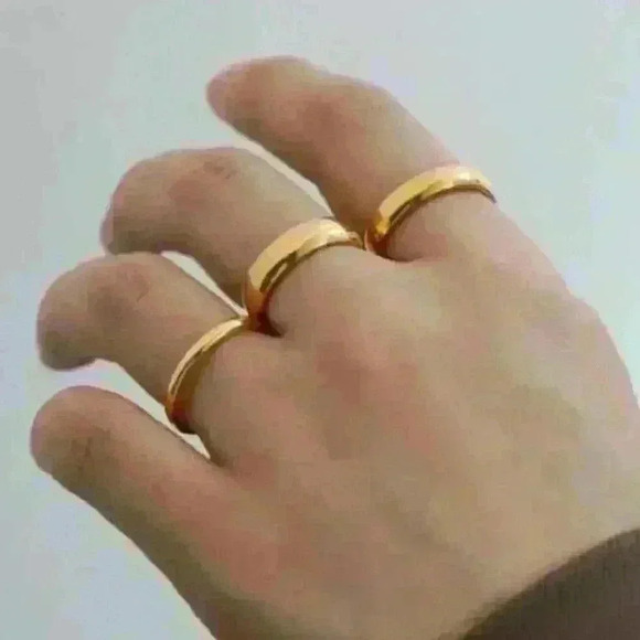 Size 8 New Classic 14k Gold Filled Band Ring Set: Size 8 - Picture 1 of 3